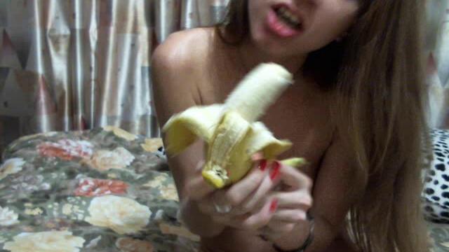 Eine Bananne in  der Fotze