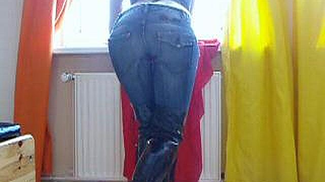 NS in Jeans-Outfit & Overknees