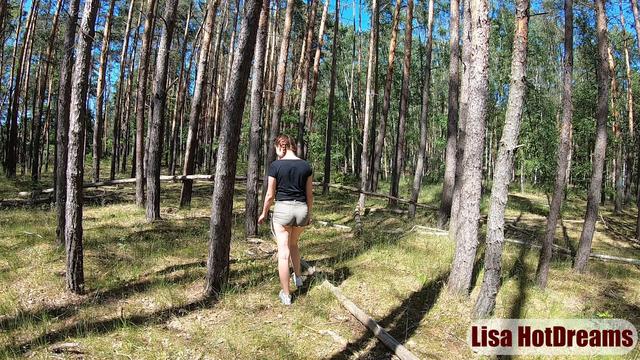 Lisa HotDreams - Wald pinkeln - Das erste Mal