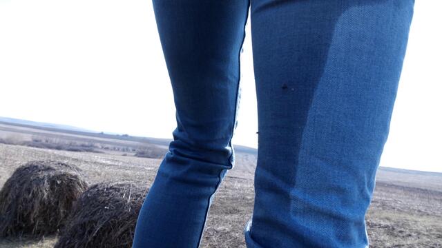 Outdoor Pisse auf meine Blue Jeans