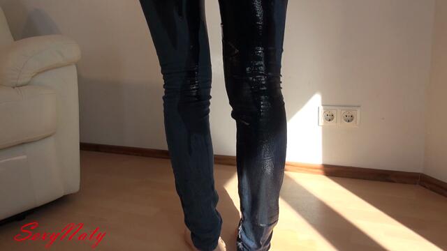 In Jeans gepisst - Jeans ganz nass und dunkel