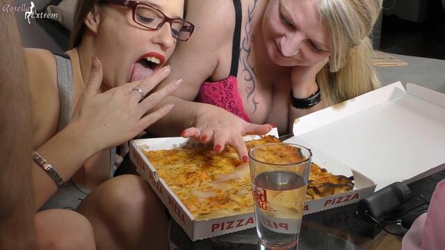 Sperma-Pizza! Perverses Sperma fressen beim versautem Mädelsabend!