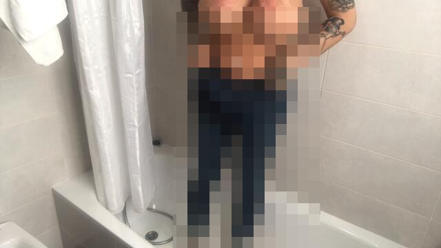 Hotelzimmer pisse in jeans