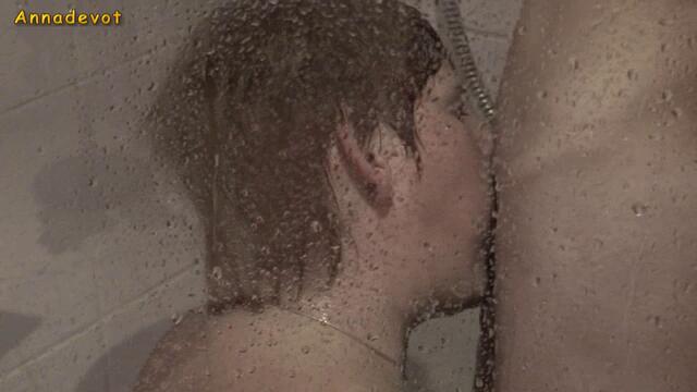 Deepthroat Blowjob in der Dusche