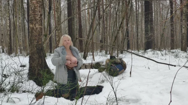 Mature im Winterwald