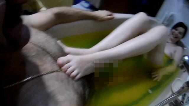 Wunschvideo – Nackt in der Badewanne (Füße)