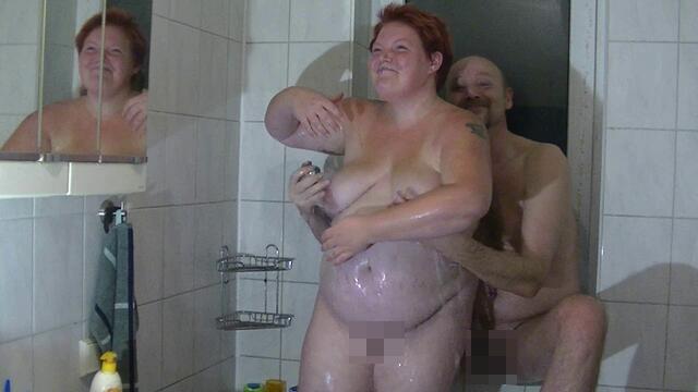 Weihnachtsvideo 14 -Freundin duscht mit meinem Mann