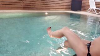 Badetraum Barfuss im Privaten Swimmbad Fussfetisch Der Luxusklasse