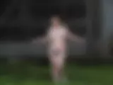 Nude in Public - Bild 3 von 20