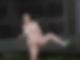 Nude in Public - Bild 10 von 20