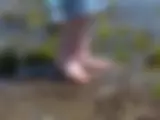 Nackte Füße im Wasser 2 - Bild 1 von 26