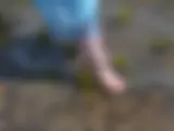 Nackte Füße im Wasser 2 - Bild 25 von 26