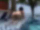Nackt im Pool - Bild 20 von 20