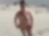 Nackt am Strand - Bild 12 von 17